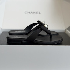 东莞代购级 Chanel26ss夏季新款方头蝴蝶结夹趾人字拖 自带慵懒轻奢休闲氛围感的方头蝴蝶结夹脚人字拖,利落方头鞋型 东莞代购级 Chanel26ss夏季新款方头蝴蝶结夹趾人字拖 自带慵懒轻奢休闲氛围感的方头蝴蝶结夹脚人字拖,利落方头鞋型