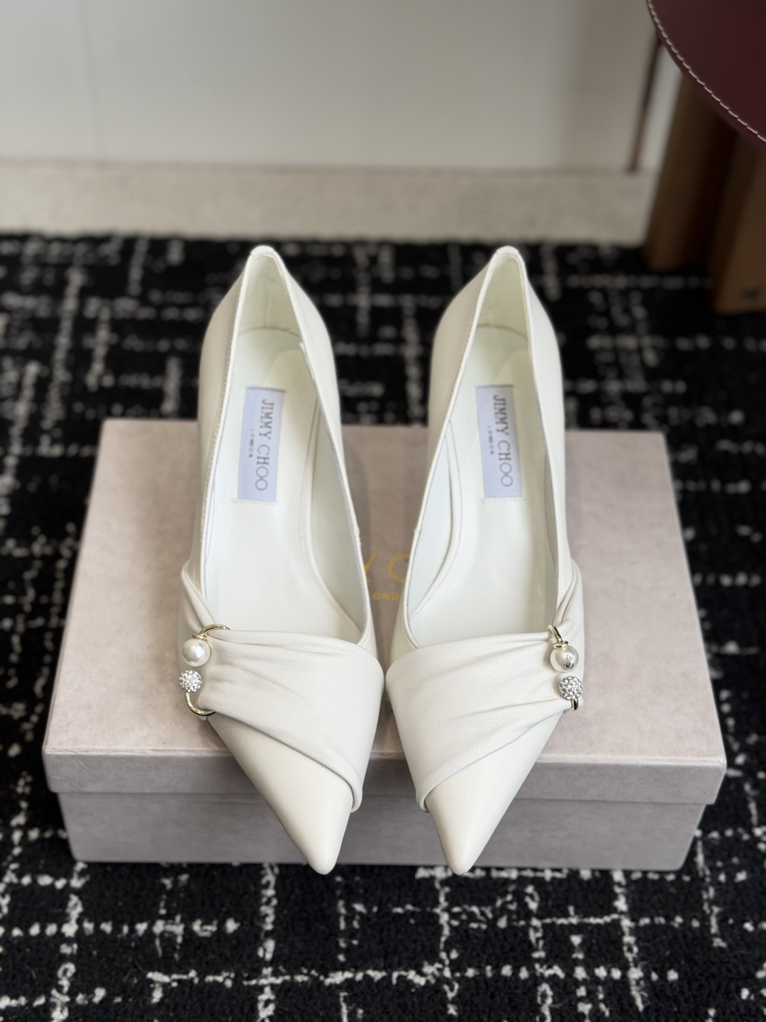 代购级 Jimmy Choo 26ss 春夏 系列JC新款 高跟凉鞋 模糊鞋履与珠宝配饰之间的界线 鲜明 Jimmy C 代购级 Jimmy Choo 26ss 春夏 系列JC新款 高跟凉鞋 模糊鞋履与珠宝配饰之间的界线 鲜明 Jimmy C