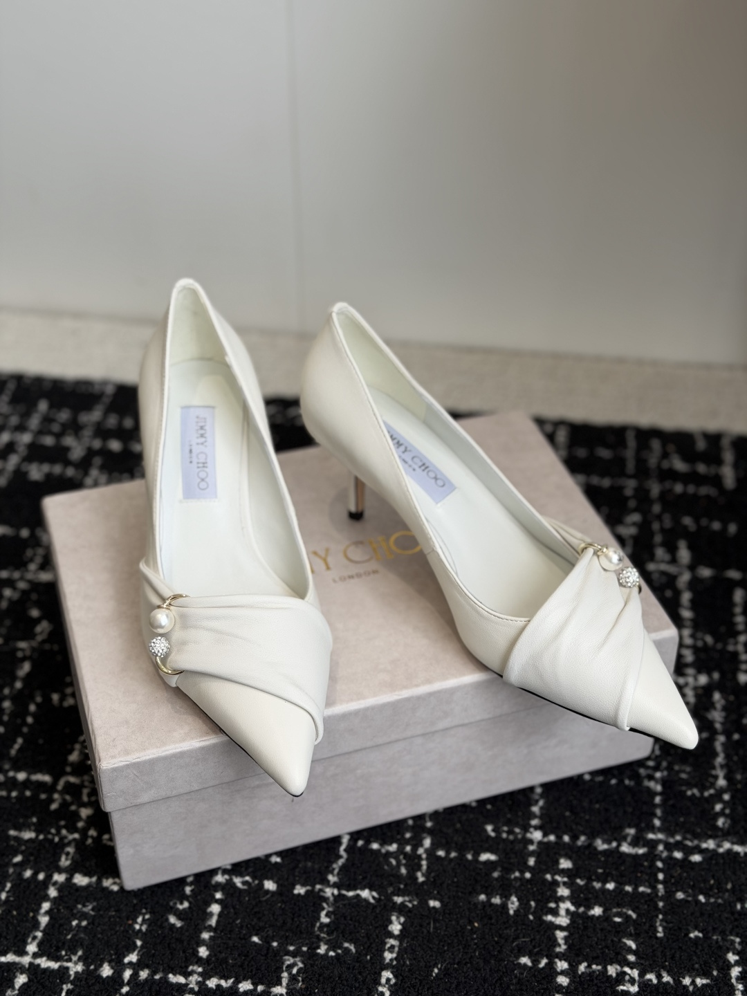 代购级 Jimmy Choo 26ss 春夏 系列JC新款 高跟凉鞋 模糊鞋履与珠宝配饰之间的界线 鲜明 Jimmy C 代购级 Jimmy Choo 26ss 春夏 系列JC新款 高跟凉鞋 模糊鞋履与珠宝配饰之间的界线 鲜明 Jimmy C