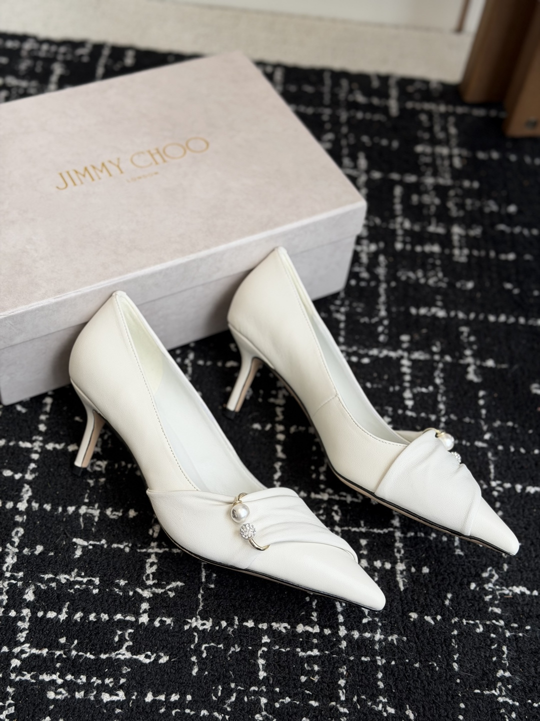 代购级 Jimmy Choo 26ss 春夏 系列JC新款 高跟凉鞋 模糊鞋履与珠宝配饰之间的界线 鲜明 Jimmy C 代购级 Jimmy Choo 26ss 春夏 系列JC新款 高跟凉鞋 模糊鞋履与珠宝配饰之间的界线 鲜明 Jimmy C
