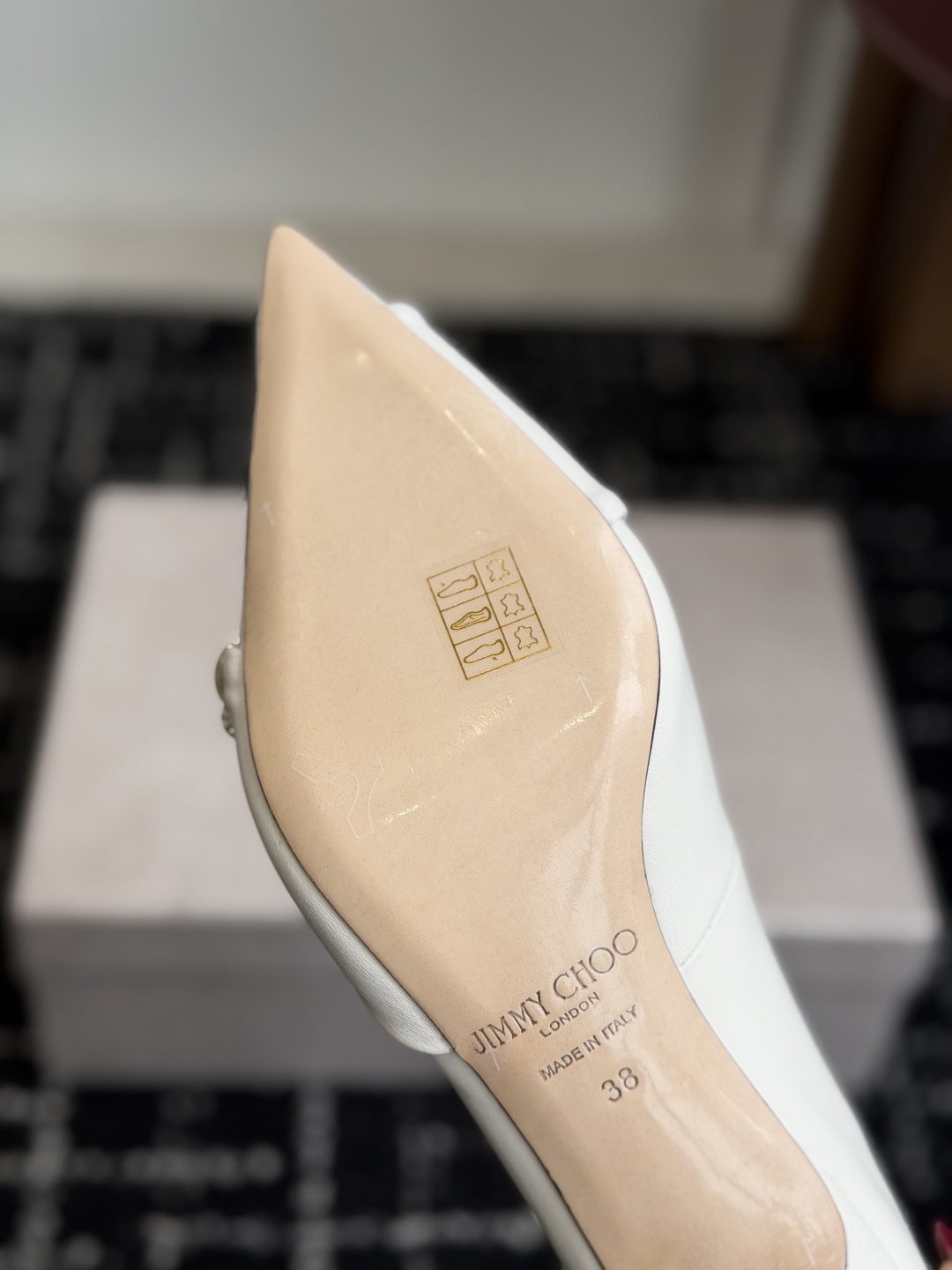 代购级 Jimmy Choo 26ss 春夏 系列JC新款 高跟凉鞋 模糊鞋履与珠宝配饰之间的界线 鲜明 Jimmy C 代购级 Jimmy Choo 26ss 春夏 系列JC新款 高跟凉鞋 模糊鞋履与珠宝配饰之间的界线 鲜明 Jimmy C