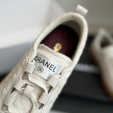 东莞代购级 Chanel26A来了,最夯的高级手工坊! 香奈儿26春夏新品可甜可酷休闲运动鞋 ✨鞋身采用了反绒皮加电绣 东莞代购级 Chanel26A来了,最夯的高级手工坊! 香奈儿26春夏新品可甜可酷休闲运动鞋 ✨鞋身采用了反绒皮加电绣