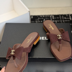 东莞代购级 Chanel26ss夏季新款方头蝴蝶结夹趾人字拖 自带慵懒轻奢休闲氛围感的方头蝴蝶结夹脚人字拖,利落方头鞋型 东莞代购级 Chanel26ss夏季新款方头蝴蝶结夹趾人字拖 自带慵懒轻奢休闲氛围感的方头蝴蝶结夹脚人字拖,利落方头鞋型