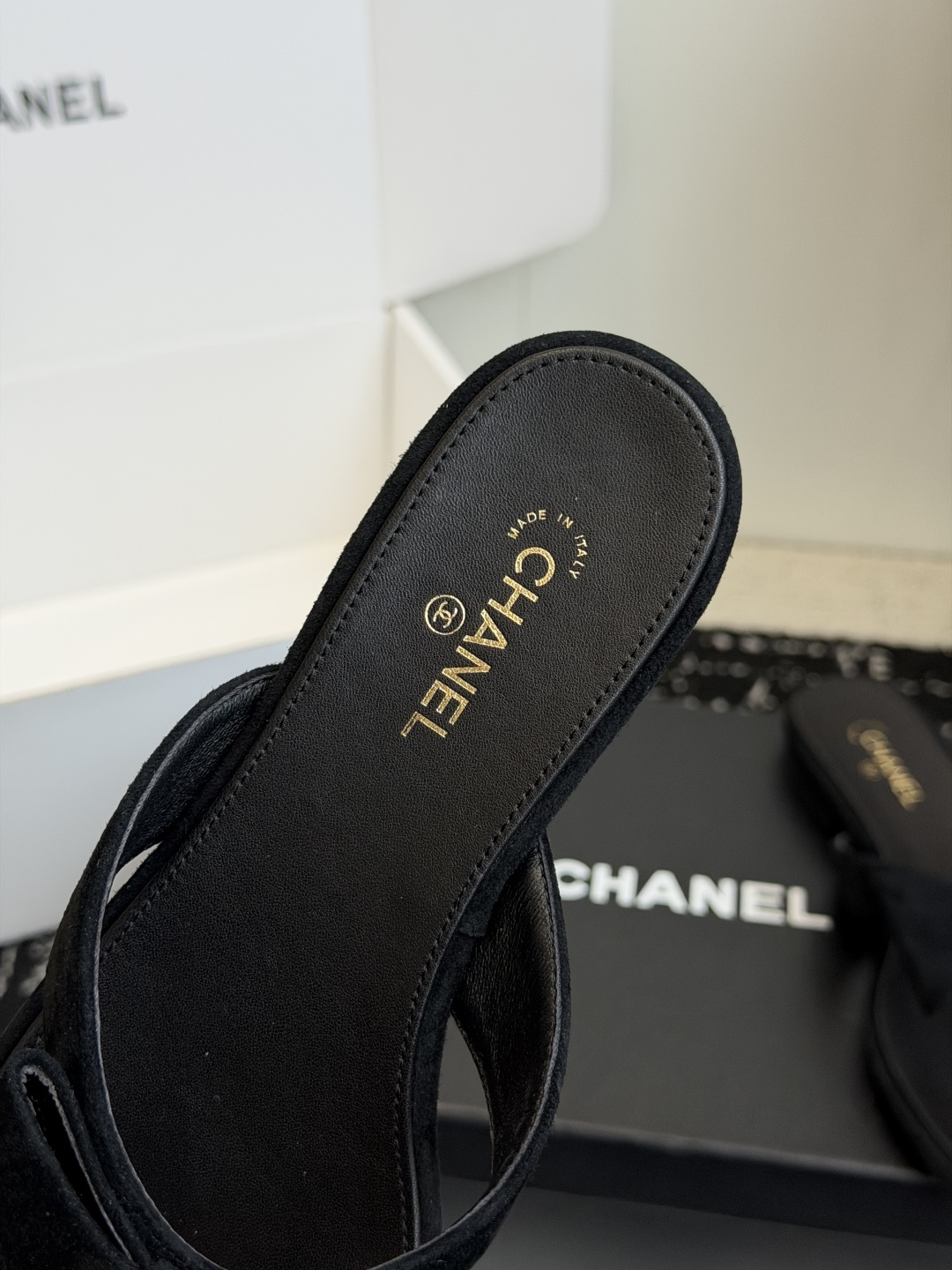 东莞代购级 Chanel26ss夏季新款方头蝴蝶结夹趾人字拖 自带慵懒轻奢休闲氛围感的方头蝴蝶结夹脚人字拖,利落方头鞋型 东莞代购级 Chanel26ss夏季新款方头蝴蝶结夹趾人字拖 自带慵懒轻奢休闲氛围感的方头蝴蝶结夹脚人字拖,利落方头鞋型
