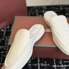 代购级 Loro Piana 秋季散步 运动 LP半拖 (莞产代工厂原厂底 )随意对比 这款休闲鞋采用Wind纤维针织而 代购级 Loro Piana 秋季散步 运动 LP半拖 (莞产代工厂原厂底 )随意对比 这款休闲鞋采用Wind纤维针织而