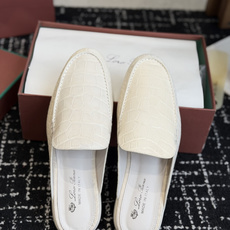 代购级 Loro Piana 秋季散步 运动 LP半拖 (莞产代工厂原厂底 )随意对比 这款休闲鞋采用Wind纤维针织而 代购级 Loro Piana 秋季散步 运动 LP半拖 (莞产代工厂原厂底 )随意对比 这款休闲鞋采用Wind纤维针织而