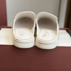 代购级 Loro Piana 秋季散步 运动 LP半拖 (莞产代工厂原厂底 )随意对比 这款休闲鞋采用Wind纤维针织而 代购级 Loro Piana 秋季散步 运动 LP半拖 (莞产代工厂原厂底 )随意对比 这款休闲鞋采用Wind纤维针织而