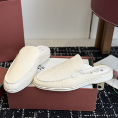 代购级 Loro Piana 秋季散步 运动 LP半拖 (莞产代工厂原厂底 )随意对比 这款休闲鞋采用Wind纤维针织而 代购级 Loro Piana 秋季散步 运动 LP半拖 (莞产代工厂原厂底 )随意对比 这款休闲鞋采用Wind纤维针织而