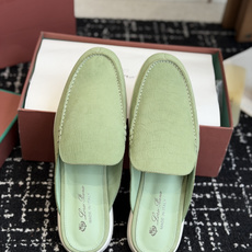 代购级 Loro Piana 秋季散步 运动 LP半拖 (莞产代工厂原厂底 )随意对比 这款休闲鞋采用Wind纤维针织而 代购级 Loro Piana 秋季散步 运动 LP半拖 (莞产代工厂原厂底 )随意对比 这款休闲鞋采用Wind纤维针织而