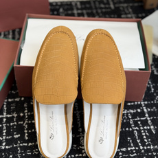 代购级 Loro Piana 秋季散步 运动 LP半拖 (莞产代工厂原厂底 )随意对比 这款休闲鞋采用Wind纤维针织而 代购级 Loro Piana 秋季散步 运动 LP半拖 (莞产代工厂原厂底 )随意对比 这款休闲鞋采用Wind纤维针织而