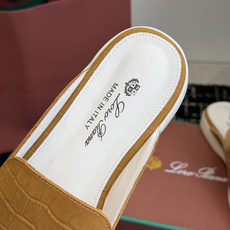 代购级 Loro Piana 秋季散步 运动 LP半拖 (莞产代工厂原厂底 )随意对比 这款休闲鞋采用Wind纤维针织而 代购级 Loro Piana 秋季散步 运动 LP半拖 (莞产代工厂原厂底 )随意对比 这款休闲鞋采用Wind纤维针织而