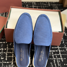 代购级 Loro Piana 秋季散步 运动 LP半拖 (莞产代工厂原厂底 )随意对比 这款休闲鞋采用Wind纤维针织而 代购级 Loro Piana 秋季散步 运动 LP半拖 (莞产代工厂原厂底 )随意对比 这款休闲鞋采用Wind纤维针织而