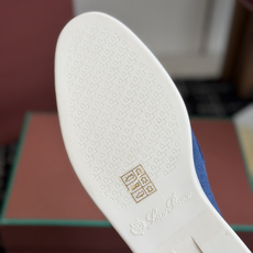 代购级 Loro Piana 秋季散步 运动 LP半拖 (莞产代工厂原厂底 )随意对比 这款休闲鞋采用Wind纤维针织而 代购级 Loro Piana 秋季散步 运动 LP半拖 (莞产代工厂原厂底 )随意对比 这款休闲鞋采用Wind纤维针织而