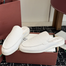 代购级 Loro Piana 秋季散步 运动 LP半拖 (莞产代工厂原厂底 )随意对比 这款休闲鞋采用Wind纤维针织而 代购级 Loro Piana 秋季散步 运动 LP半拖 (莞产代工厂原厂底 )随意对比 这款休闲鞋采用Wind纤维针织而