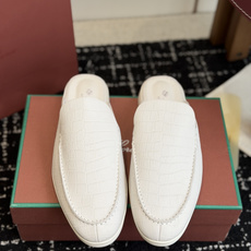 代购级 Loro Piana 秋季散步 运动 LP半拖 (莞产代工厂原厂底 )随意对比 这款休闲鞋采用Wind纤维针织而 代购级 Loro Piana 秋季散步 运动 LP半拖 (莞产代工厂原厂底 )随意对比 这款休闲鞋采用Wind纤维针织而
