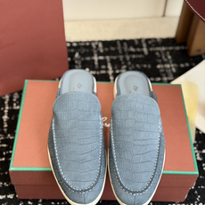 代购级 Loro Piana 秋季散步 运动 LP半拖 (莞产代工厂原厂底 )随意对比 这款休闲鞋采用Wind纤维针织而 代购级 Loro Piana 秋季散步 运动 LP半拖 (莞产代工厂原厂底 )随意对比 这款休闲鞋采用Wind纤维针织而