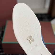 代购级 Loro Piana 秋季散步 运动 LP半拖 (莞产代工厂原厂底 )随意对比 这款休闲鞋采用Wind纤维针织而 代购级 Loro Piana 秋季散步 运动 LP半拖 (莞产代工厂原厂底 )随意对比 这款休闲鞋采用Wind纤维针织而