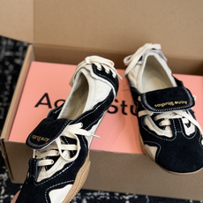 代购级 Acne Studios 26ss 秋季新款走秀款芭蕾鞋 可以说每一双都是可以珍藏的鞋子 今年这款芭蕾鞋真的是 代购级 Acne Studios 26ss 秋季新款走秀款芭蕾鞋 可以说每一双都是可以珍藏的鞋子 今年这款芭蕾鞋真的是