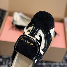 代购级 Acne Studios 26ss 秋季新款走秀款芭蕾鞋 可以说每一双都是可以珍藏的鞋子 今年这款芭蕾鞋真的是 代购级 Acne Studios 26ss 秋季新款走秀款芭蕾鞋 可以说每一双都是可以珍藏的鞋子 今年这款芭蕾鞋真的是