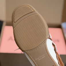 代购级 Acne Studios 26ss 秋季新款走秀款芭蕾鞋 可以说每一双都是可以珍藏的鞋子 今年这款芭蕾鞋真的是 代购级 Acne Studios 26ss 秋季新款走秀款芭蕾鞋 可以说每一双都是可以珍藏的鞋子 今年这款芭蕾鞋真的是
