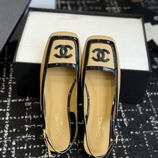 代购级 Chanel26SS早春新款方头拼色平底凉鞋 经典方头鞋型自带复古高级感,拼色设计瞬间点亮整体造型,把香奈儿的品 代购级 Chanel26SS早春新款方头拼色平底凉鞋 经典方头鞋型自带复古高级感,拼色设计瞬间点亮整体造型,把香奈儿的品