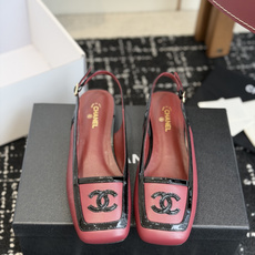 代购级 Chanel26SS早春新款方头拼色平底凉鞋 经典方头鞋型自带复古高级感,拼色设计瞬间点亮整体造型,把香奈儿的品 代购级 Chanel26SS早春新款方头拼色平底凉鞋 经典方头鞋型自带复古高级感,拼色设计瞬间点亮整体造型,把香奈儿的品
