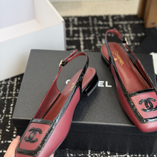 代购级 Chanel26SS早春新款方头拼色平底凉鞋 经典方头鞋型自带复古高级感,拼色设计瞬间点亮整体造型,把香奈儿的品 代购级 Chanel26SS早春新款方头拼色平底凉鞋 经典方头鞋型自带复古高级感,拼色设计瞬间点亮整体造型,把香奈儿的品
