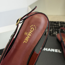 代购级 Chanel26SS早春新款方头拼色平底凉鞋 经典方头鞋型自带复古高级感,拼色设计瞬间点亮整体造型,把香奈儿的品 代购级 Chanel26SS早春新款方头拼色平底凉鞋 经典方头鞋型自带复古高级感,拼色设计瞬间点亮整体造型,把香奈儿的品