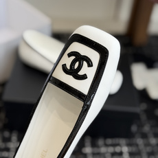 代购级 Chanel26SS早春新款方头拼色平底单鞋 经典方头鞋型自带复古高级感,拼色设计瞬间点亮整体造型,把香奈儿的品 代购级 Chanel26SS早春新款方头拼色平底单鞋 经典方头鞋型自带复古高级感,拼色设计瞬间点亮整体造型,把香奈儿的品
