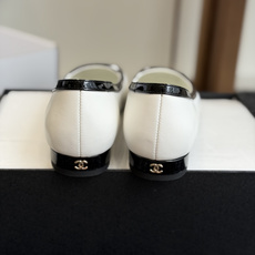 代购级 Chanel26SS早春新款方头拼色平底单鞋 经典方头鞋型自带复古高级感,拼色设计瞬间点亮整体造型,把香奈儿的品 代购级 Chanel26SS早春新款方头拼色平底单鞋 经典方头鞋型自带复古高级感,拼色设计瞬间点亮整体造型,把香奈儿的品