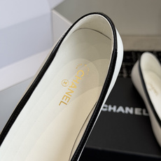 代购级 Chanel26SS早春新款方头拼色平底单鞋 经典方头鞋型自带复古高级感,拼色设计瞬间点亮整体造型,把香奈儿的品 代购级 Chanel26SS早春新款方头拼色平底单鞋 经典方头鞋型自带复古高级感,拼色设计瞬间点亮整体造型,把香奈儿的品