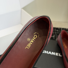 代购级 Chanel26SS早春新款方头拼色平底单鞋 经典方头鞋型自带复古高级感,拼色设计瞬间点亮整体造型,把香奈儿的品 代购级 Chanel26SS早春新款方头拼色平底单鞋 经典方头鞋型自带复古高级感,拼色设计瞬间点亮整体造型,把香奈儿的品