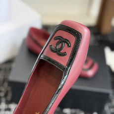 代购级 Chanel26SS早春新款方头拼色平底单鞋 经典方头鞋型自带复古高级感,拼色设计瞬间点亮整体造型,把香奈儿的品 代购级 Chanel26SS早春新款方头拼色平底单鞋 经典方头鞋型自带复古高级感,拼色设计瞬间点亮整体造型,把香奈儿的品