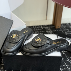 代购级 CHANEL小香经典复古翻盖菱格半拖 乐福鞋 这双复古乐福鞋一眼看到就很喜欢 鞋面的菱格设计很特别 点缀小香经典 代购级 CHANEL小香经典复古翻盖菱格半拖 乐福鞋 这双复古乐福鞋一眼看到就很喜欢 鞋面的菱格设计很特别 点缀小香经典