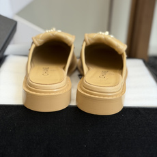 代购级 CHANEL小香经典复古翻盖菱格半拖 乐福鞋 这双复古乐福鞋一眼看到就很喜欢 鞋面的菱格设计很特别 点缀小香经典 代购级 CHANEL小香经典复古翻盖菱格半拖 乐福鞋 这双复古乐福鞋一眼看到就很喜欢 鞋面的菱格设计很特别 点缀小香经典