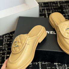 代购级 CHANEL小香经典复古翻盖菱格半拖 乐福鞋 这双复古乐福鞋一眼看到就很喜欢 鞋面的菱格设计很特别 点缀小香经典 代购级 CHANEL小香经典复古翻盖菱格半拖 乐福鞋 这双复古乐福鞋一眼看到就很喜欢 鞋面的菱格设计很特别 点缀小香经典