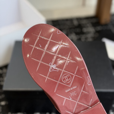 代购级 CHANEL小香经典复古翻盖菱格半拖 乐福鞋 这双复古乐福鞋一眼看到就很喜欢 鞋面的菱格设计很特别 点缀小香经典 代购级 CHANEL小香经典复古翻盖菱格半拖 乐福鞋 这双复古乐福鞋一眼看到就很喜欢 鞋面的菱格设计很特别 点缀小香经典