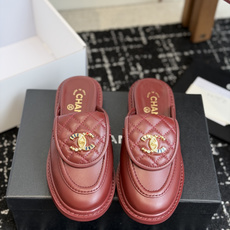 代购级 CHANEL小香经典复古翻盖菱格半拖 乐福鞋 这双复古乐福鞋一眼看到就很喜欢 鞋面的菱格设计很特别 点缀小香经典 代购级 CHANEL小香经典复古翻盖菱格半拖 乐福鞋 这双复古乐福鞋一眼看到就很喜欢 鞋面的菱格设计很特别 点缀小香经典