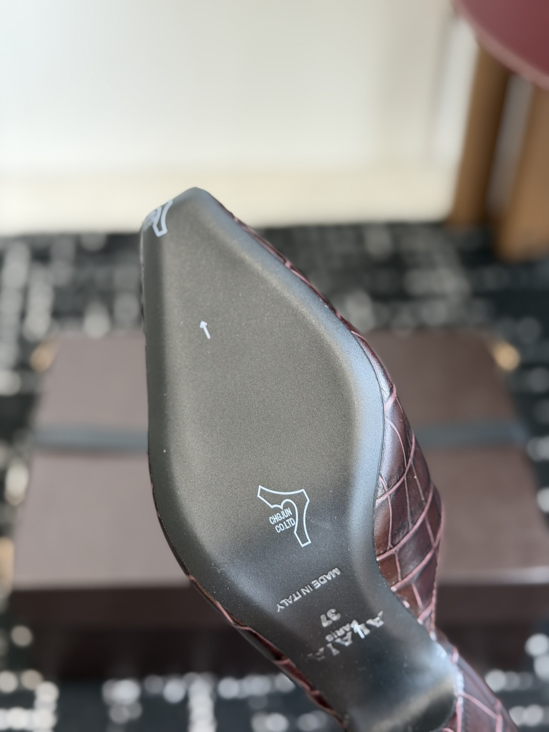 代购级 26ss 秋季新款 ALAIA阿莱亚 极简风时髦 高跟 凉拖鞋 时尚达人都在寻觅一双能兼顾舒适与风格的短靴 而这 代购级 26ss 秋季新款 ALAIA阿莱亚 极简风时髦 高跟 凉拖鞋 时尚达人都在寻觅一双能兼顾舒适与风格的短靴 而这