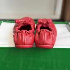 代购级 BV Rosa 芭蕾舞鞋 小羊皮 圆皮花边 弹力鞋口 单鞋系列 平底设计 柔软舒适 内置垫脚 云朵般舒适 超级 代购级 BV Rosa 芭蕾舞鞋 小羊皮 圆皮花边 弹力鞋口 单鞋系列 平底设计 柔软舒适 内置垫脚 云朵般舒适 超级