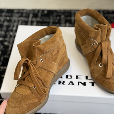 代购级 ISABEL MARANT 伊莎贝尔26ss款秋冬新款 高帮坡跟设计,非常显脚长,小腿曲线拉满,脚感特别舒适,随 代购级 ISABEL MARANT 伊莎贝尔26ss款秋冬新款 高帮坡跟设计,非常显脚长,小腿曲线拉满,脚感特别舒适,随