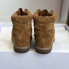 代购级 ISABEL MARANT 伊莎贝尔26ss款秋冬新款 高帮坡跟设计,非常显脚长,小腿曲线拉满,脚感特别舒适,随 代购级 ISABEL MARANT 伊莎贝尔26ss款秋冬新款 高帮坡跟设计,非常显脚长,小腿曲线拉满,脚感特别舒适,随
