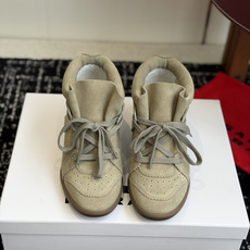 代购级 ISABEL MARANT 伊莎贝尔26ss款秋冬新款 高帮坡跟设计,非常显脚长,小腿曲线拉满,脚感特别舒适,随 代购级 ISABEL MARANT 伊莎贝尔26ss款秋冬新款 高帮坡跟设计,非常显脚长,小腿曲线拉满,脚感特别舒适,随