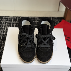 代购级 ISABEL MARANT 伊莎贝尔26ss款秋冬新款 高帮坡跟设计,非常显脚长,小腿曲线拉满,脚感特别舒适,随 代购级 ISABEL MARANT 伊莎贝尔26ss款秋冬新款 高帮坡跟设计,非常显脚长,小腿曲线拉满,脚感特别舒适,随