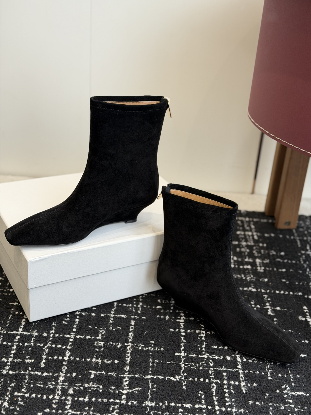 代购级 TheRow 26ss 秋冬短靴 后拉链款 坡跟短靴 THE ROW靴 是我今年买的最好的一双靴子,坡跟隐形增高 代购级 TheRow 26ss 秋冬短靴 后拉链款 坡跟短靴 THE ROW靴 是我今年买的最好的一双靴子,坡跟隐形增高
