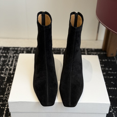 代购级 TheRow 26ss 秋冬短靴 后拉链款 坡跟短靴 THE ROW靴 是我今年买的最好的一双靴子,坡跟隐形增高 代购级 TheRow 26ss 秋冬短靴 后拉链款 坡跟短靴 THE ROW靴 是我今年买的最好的一双靴子,坡跟隐形增高