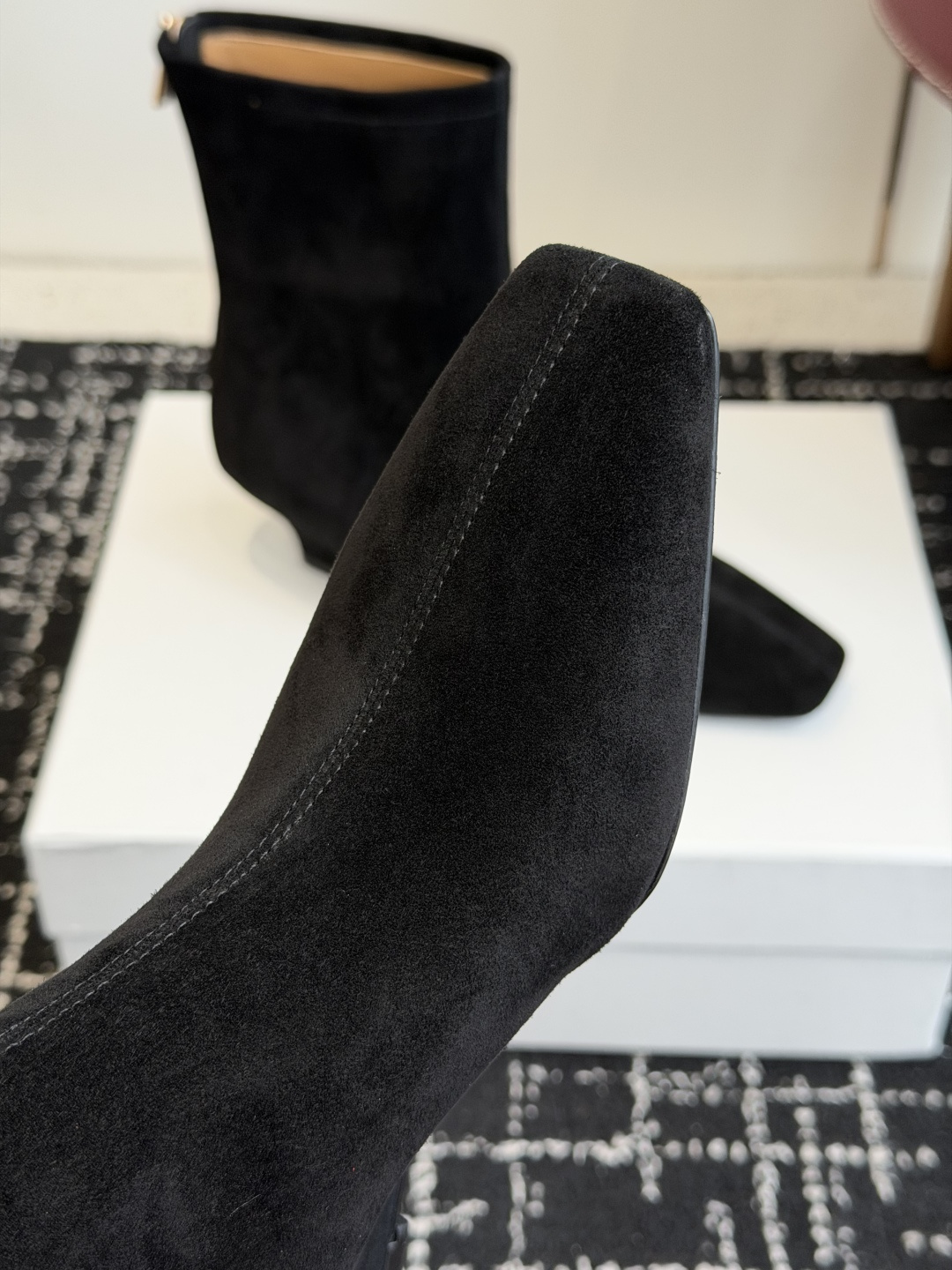 代购级 TheRow 26ss 秋冬短靴 后拉链款 坡跟短靴 THE ROW靴 是我今年买的最好的一双靴子,坡跟隐形增高 代购级 TheRow 26ss 秋冬短靴 后拉链款 坡跟短靴 THE ROW靴 是我今年买的最好的一双靴子,坡跟隐形增高