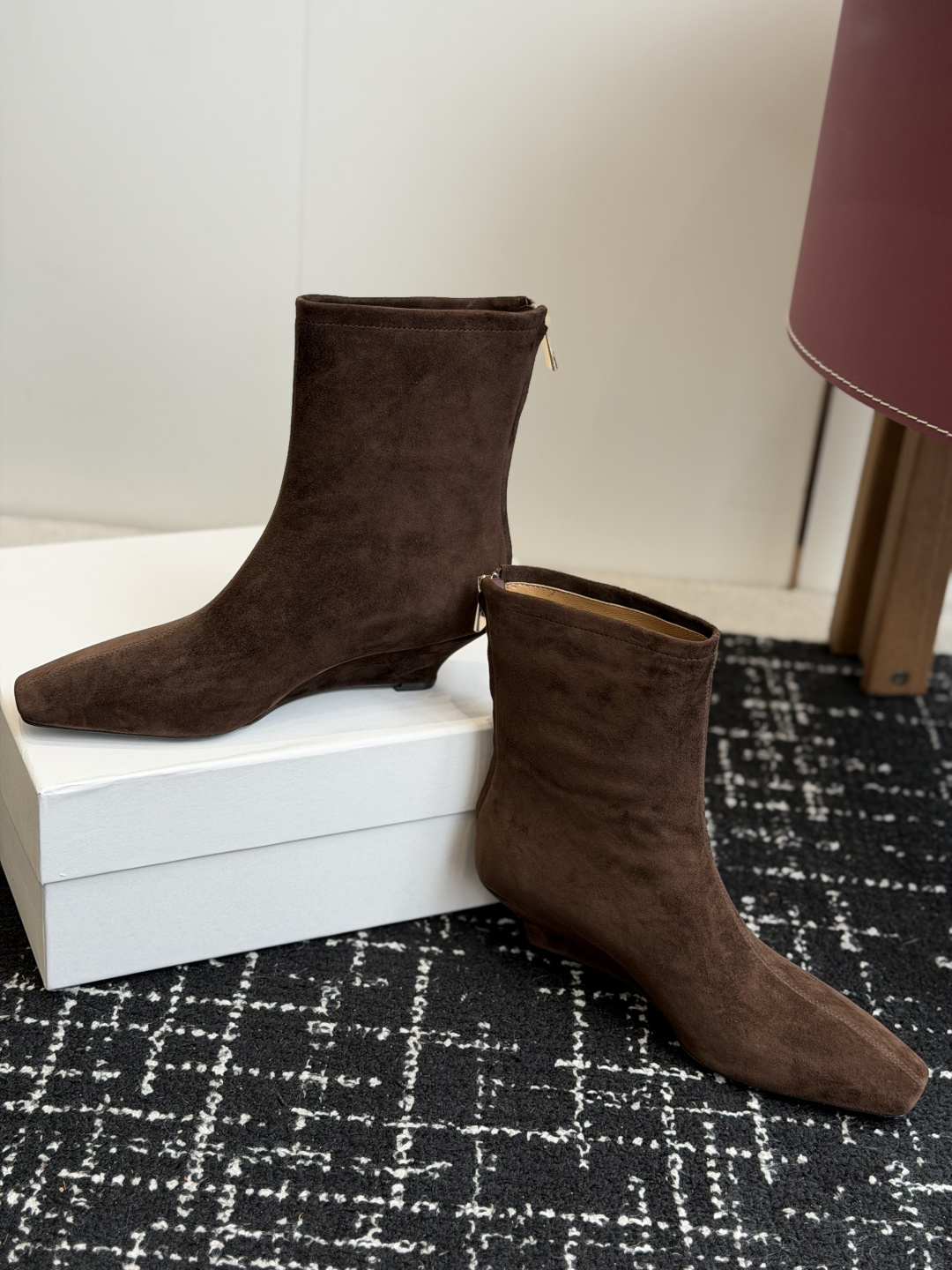 代购级 TheRow 26ss 秋冬短靴 后拉链款 坡跟短靴 THE ROW靴 是我今年买的最好的一双靴子,坡跟隐形增高 代购级 TheRow 26ss 秋冬短靴 后拉链款 坡跟短靴 THE ROW靴 是我今年买的最好的一双靴子,坡跟隐形增高