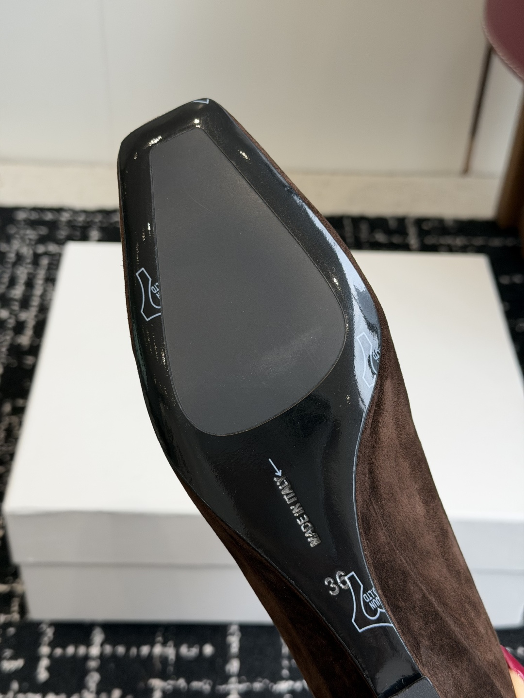 代购级 TheRow 26ss 秋冬短靴 后拉链款 坡跟短靴 THE ROW靴 是我今年买的最好的一双靴子,坡跟隐形增高 代购级 TheRow 26ss 秋冬短靴 后拉链款 坡跟短靴 THE ROW靴 是我今年买的最好的一双靴子,坡跟隐形增高