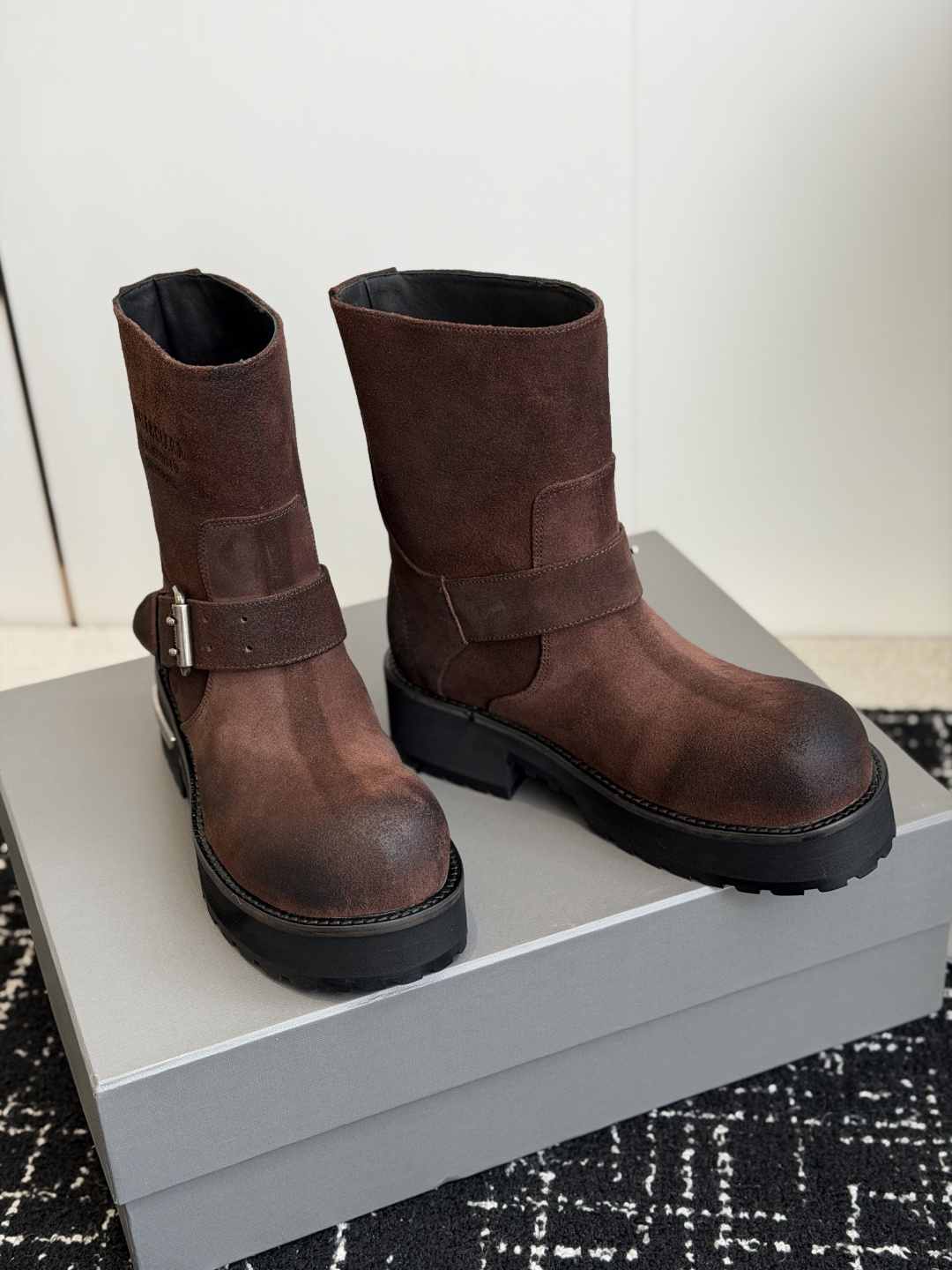 代购级(脚偏瘦可选小一码) Balenciaga巴黎世家26FW毒液 战损靴 毒液靴 ~ 暗黑机能风!时尚宠儿大将!出 代购级(脚偏瘦可选小一码) Balenciaga巴黎世家26FW毒液 战损靴 毒液靴 ~ 暗黑机能风!时尚宠儿大将!出